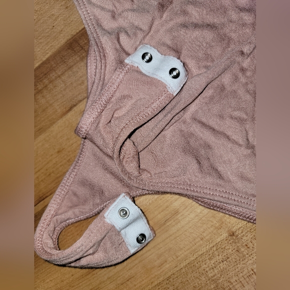 Lulu’s V-Neck, Balloon Sleeve, Long sleeve bodysuit, size S - Picture 7 of 8